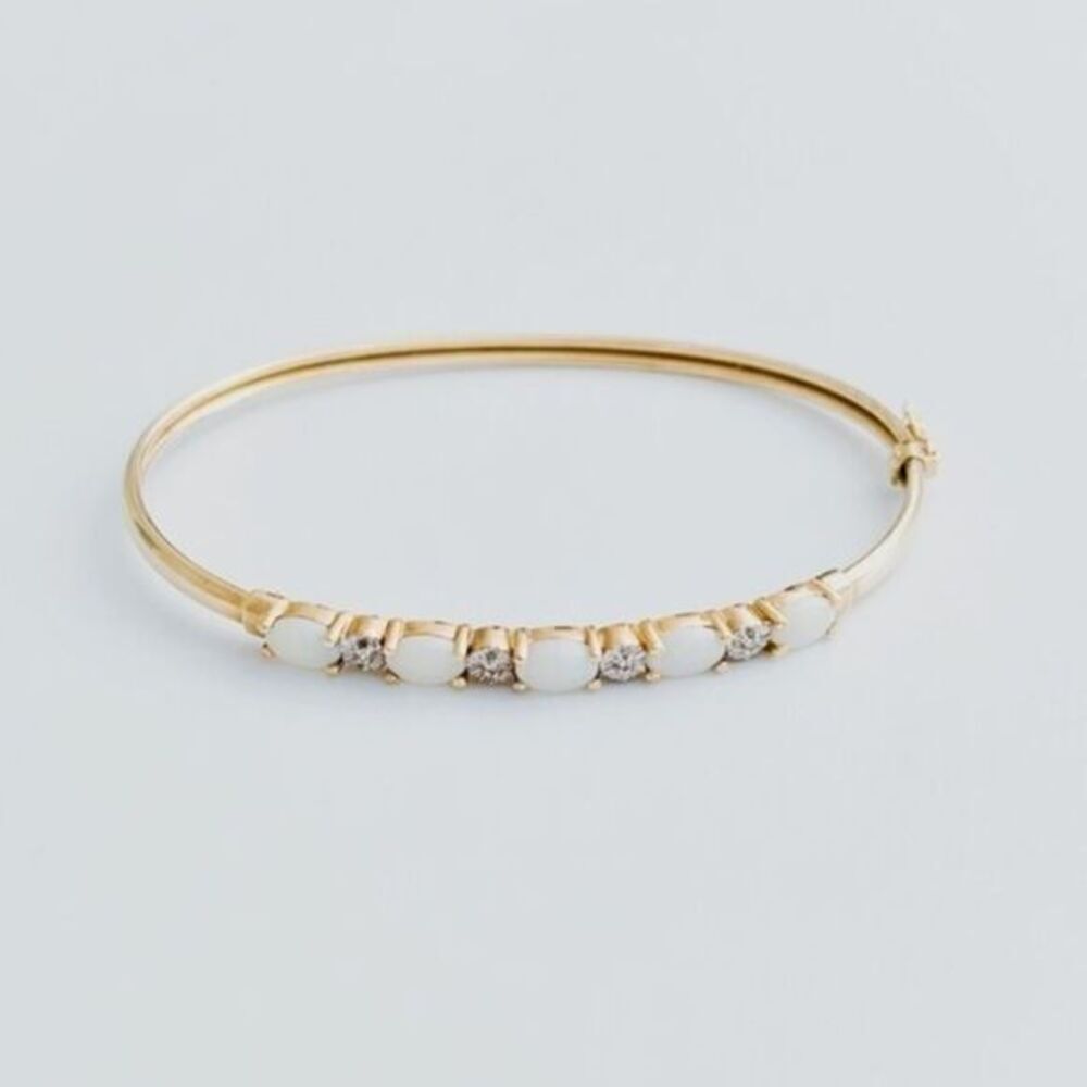 Elegant Gold and White Bracelet